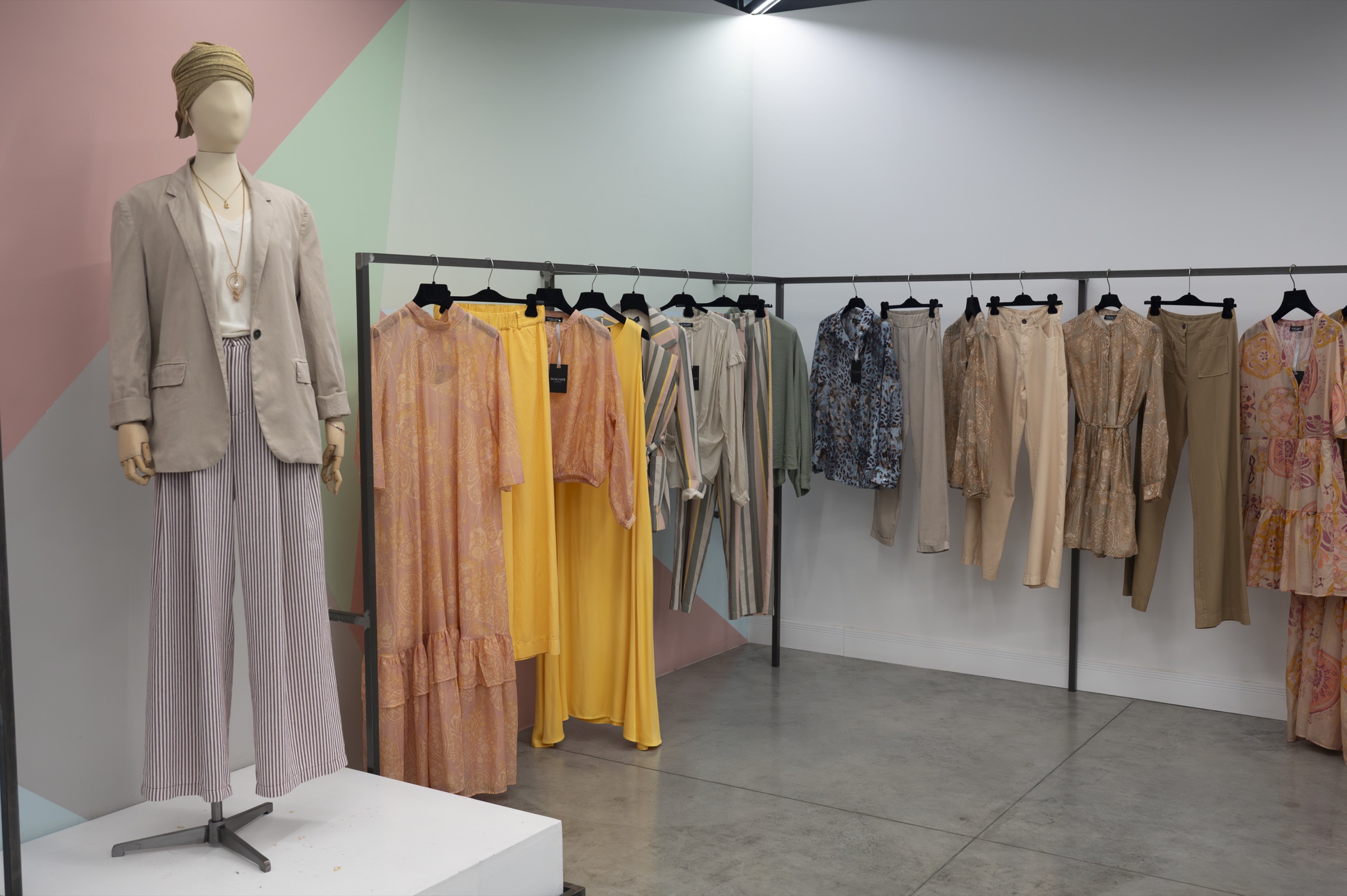 Collezione MAGARI esposta in showroom